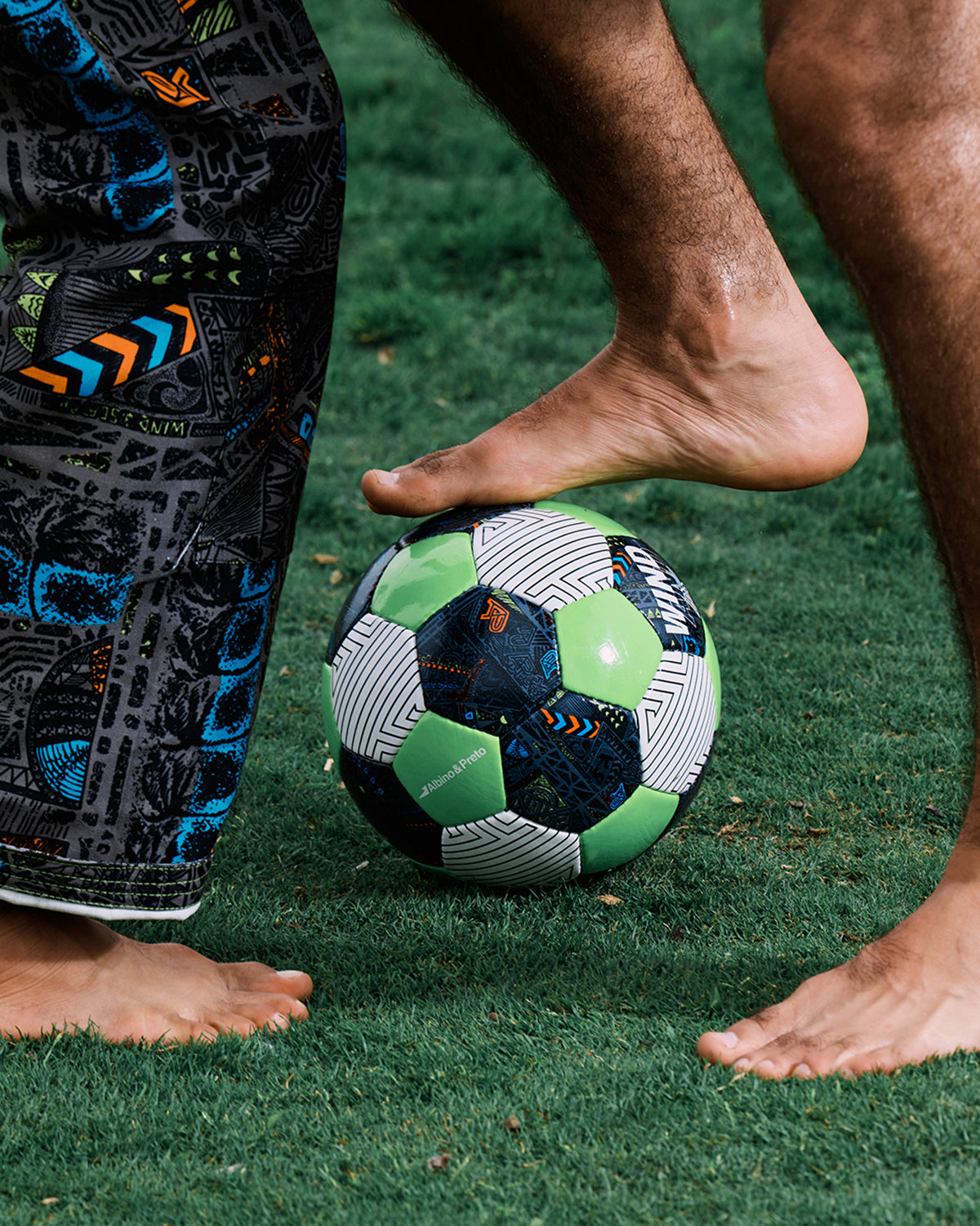 ALBINO&PRETO × WIND AND SEA