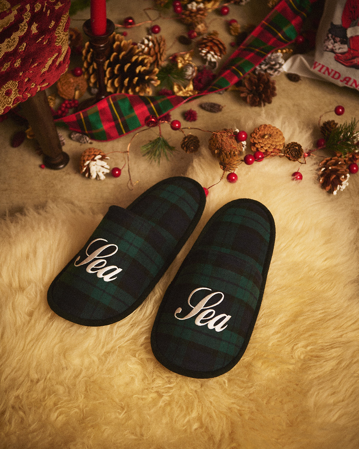 SCRIPT BLACK WATCH SLIPPER