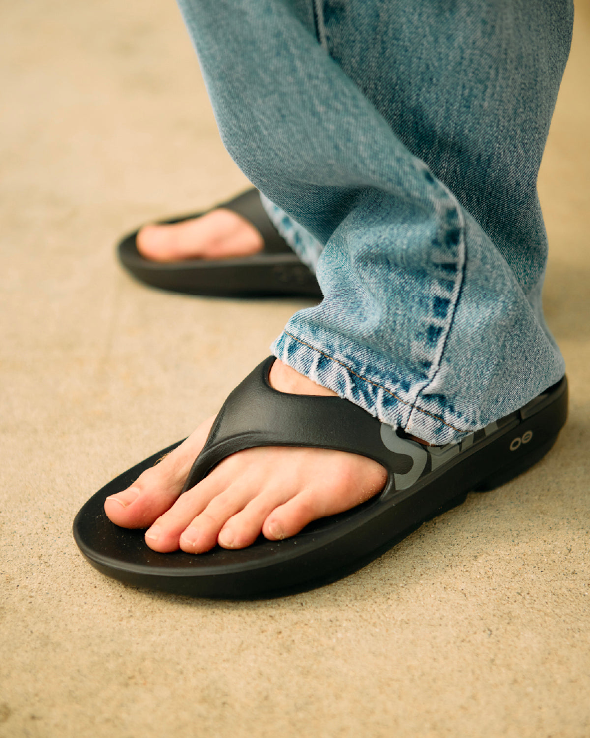 OOFOS x WDS OORIGINAL-BLACK