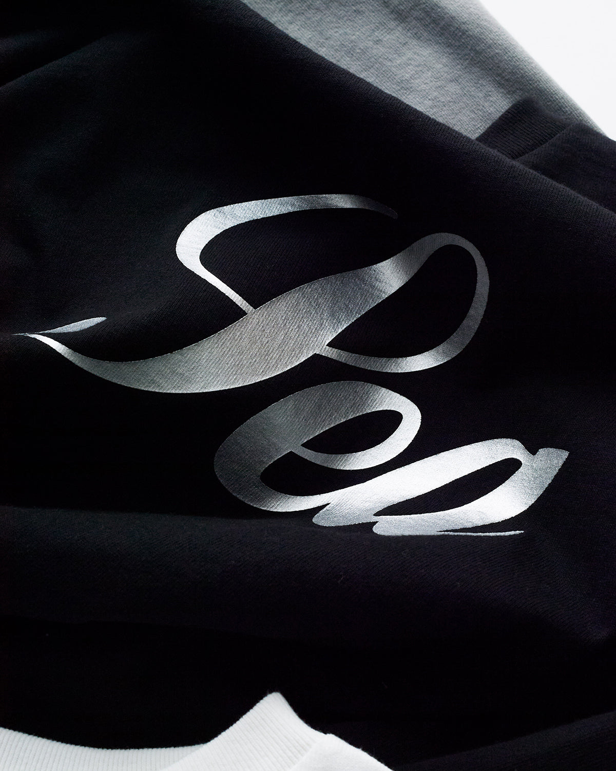 SCRIPT SEA L/S TEE