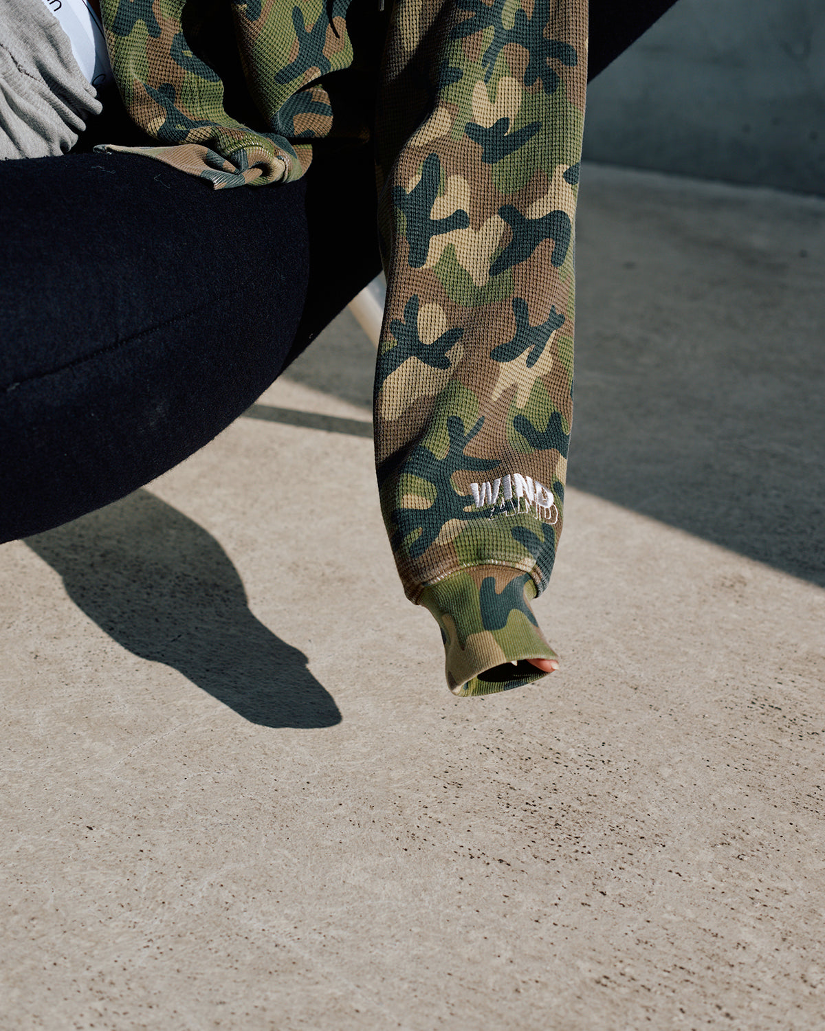 HEAVY WAFFLE ZIP SWEATSHIRT