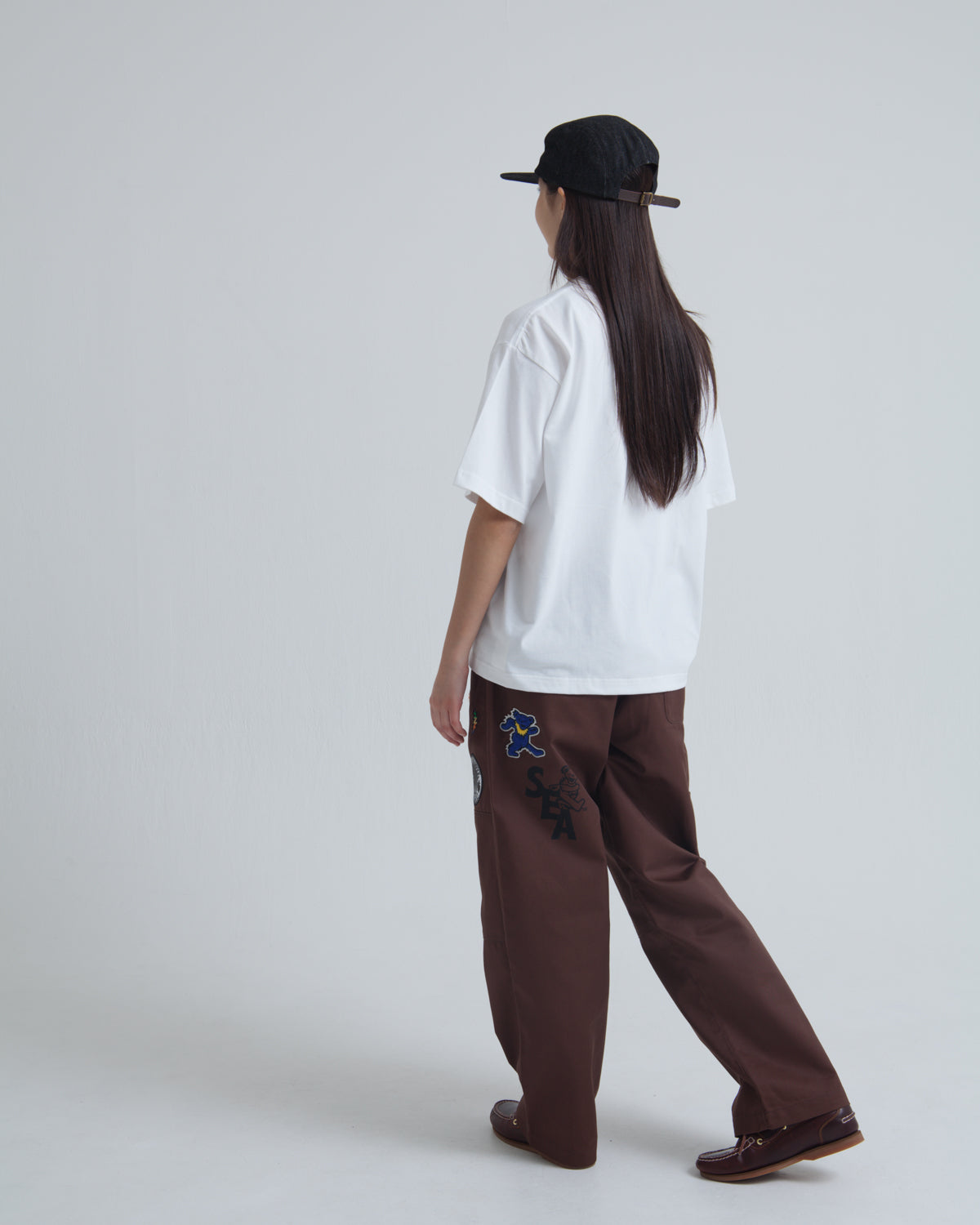 CALIGRAPHY EMBROIDERY TEE