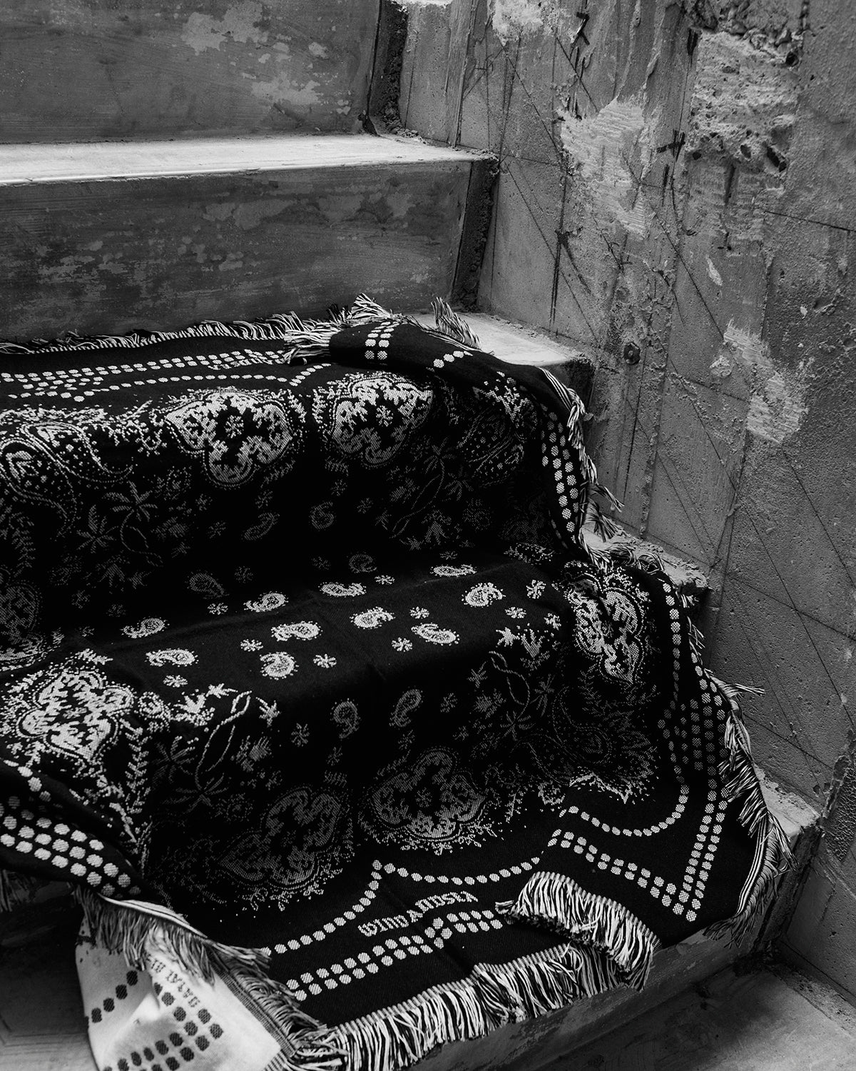 BLACK BANDANA BLANKET