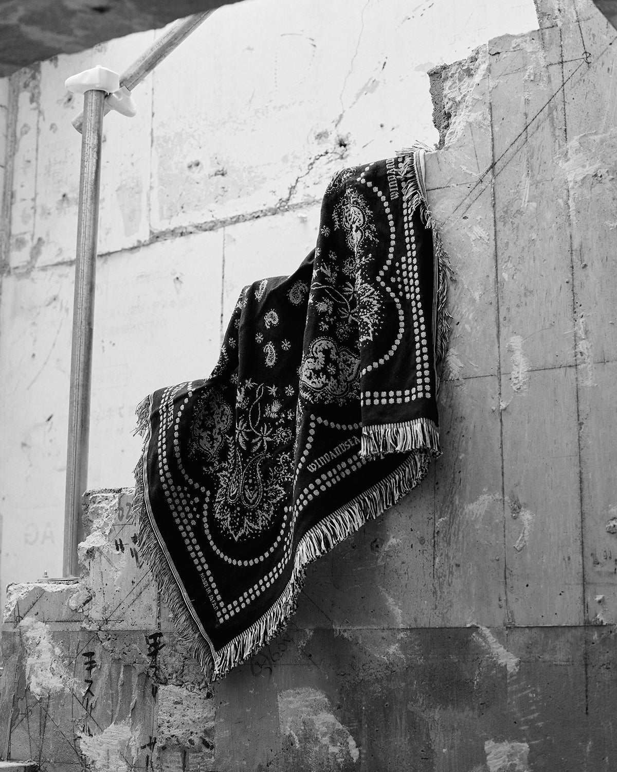 BLACK BANDANA BLANKET