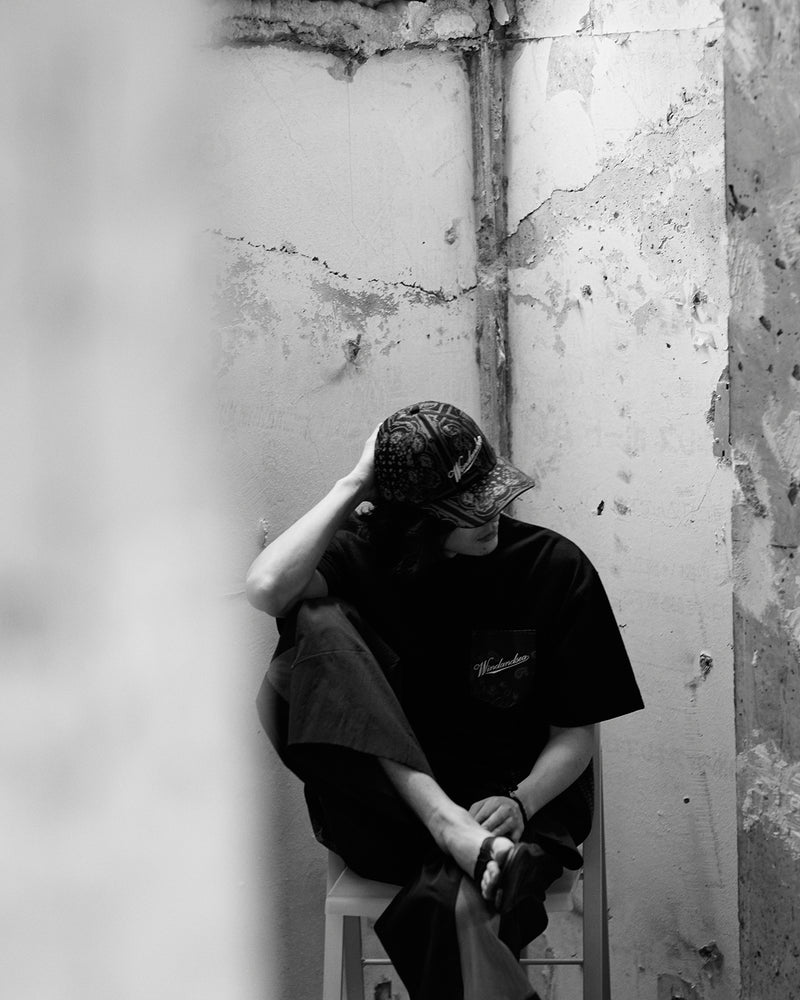 BLACK BANDANA BACK PANEL POCKET  TEE