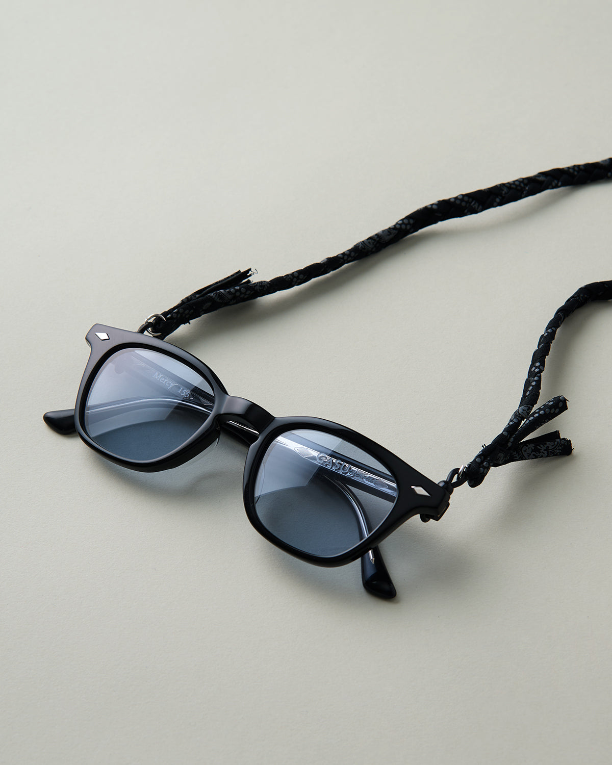 BLACK BANDANA GLASSES STRAP