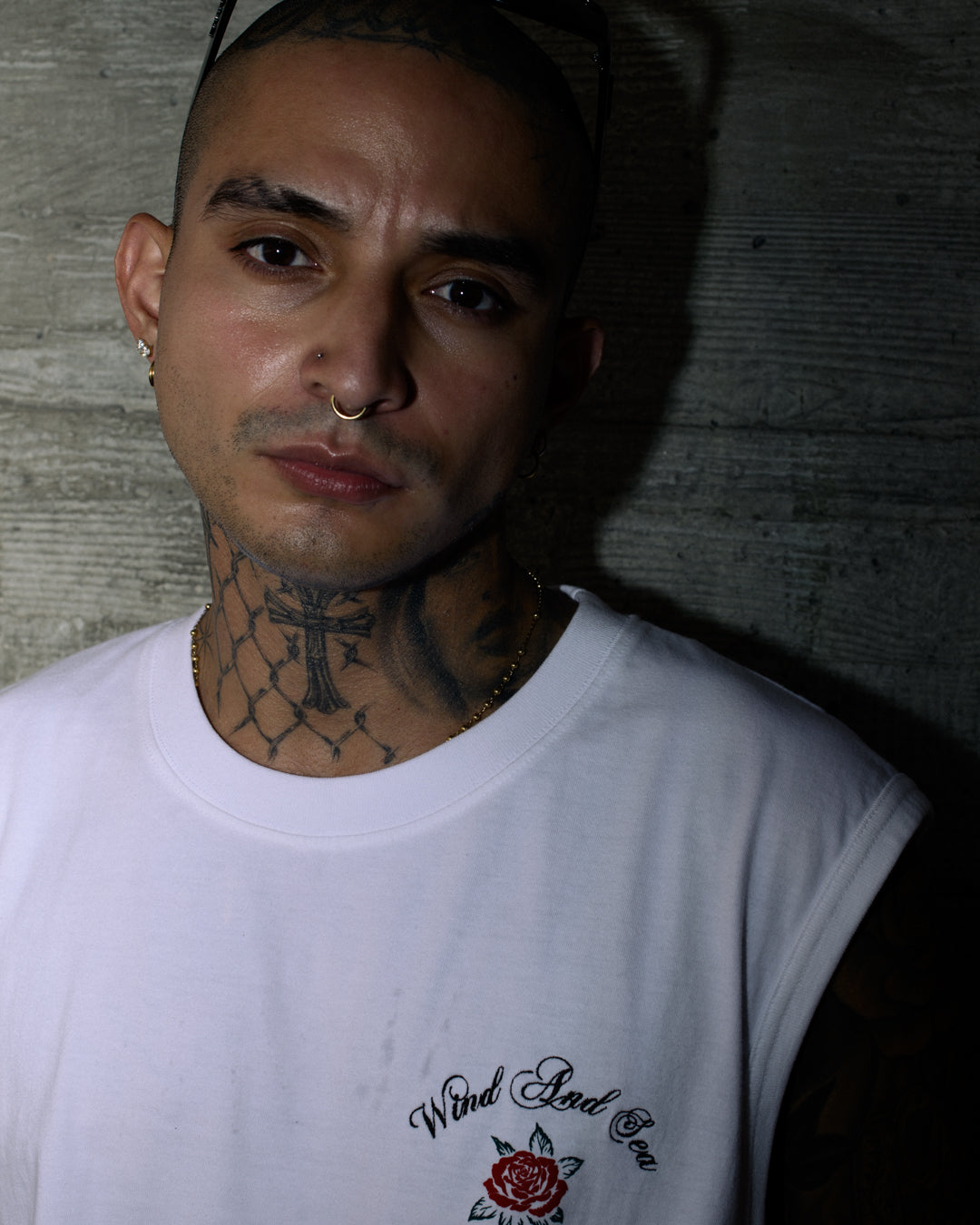 ROSE LOGO NO SLEEVE TEE