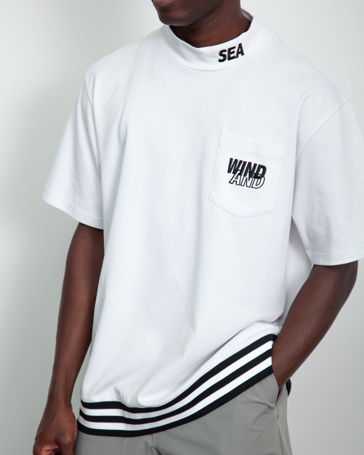 S/S Mock Neck Logo Knit