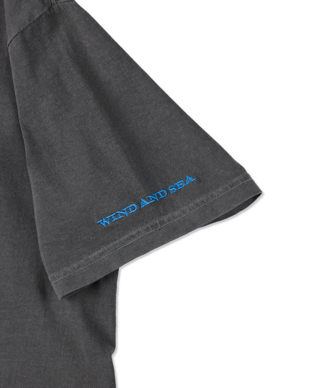 DE LA SOUL x WDS LOGO TEE – WIND AND SEA
