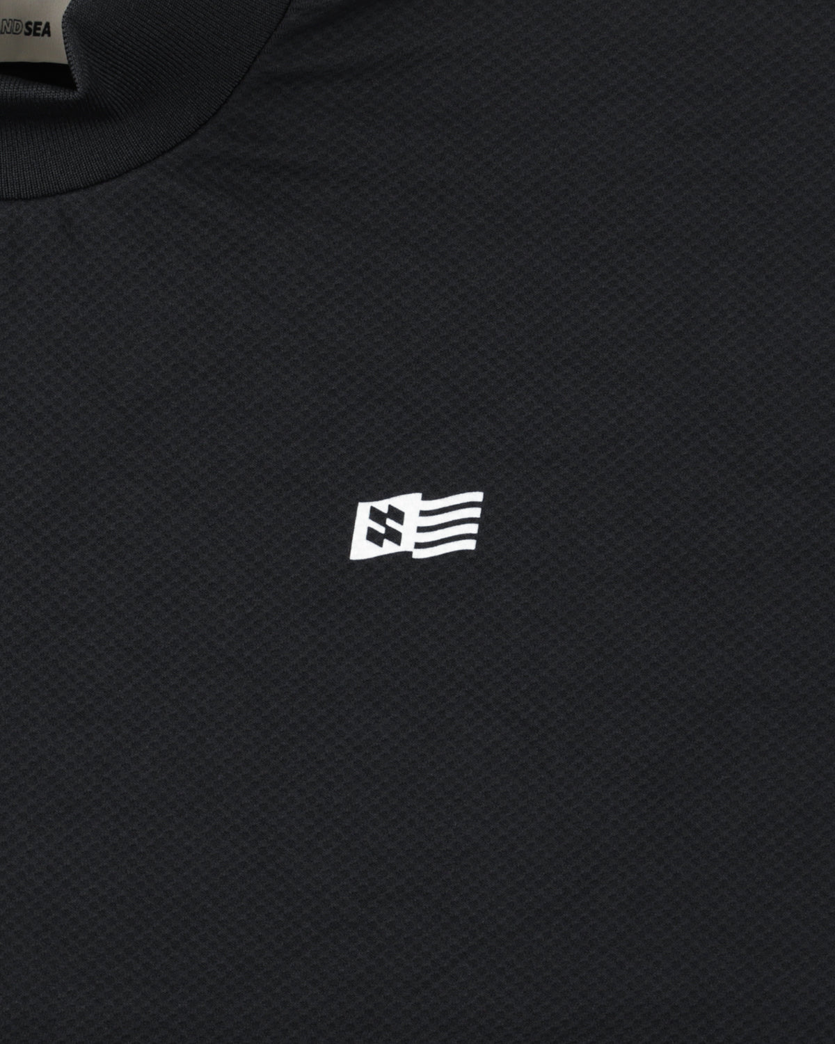 PANEL MOCK NECK S/S TEE