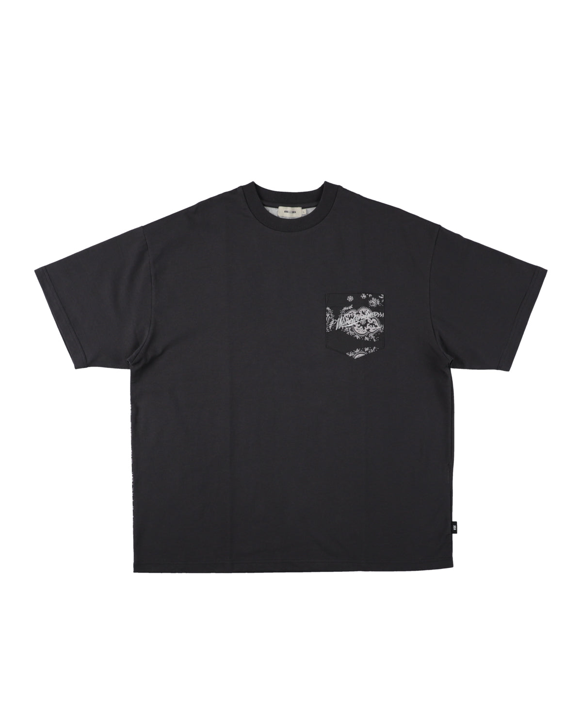 BLACK BANDANA BACK PANEL POCKET  TEE