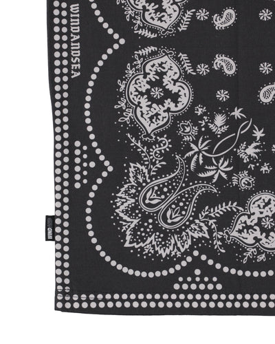 BLACK BANDANA BACK PANEL POCKET  TEE