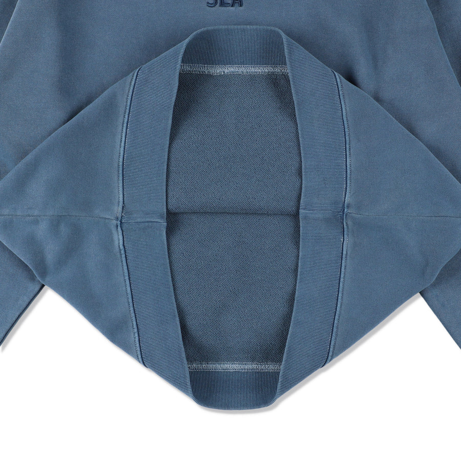 ESS PIGMENT CREWNECK SWEATSHIRT / BLUE