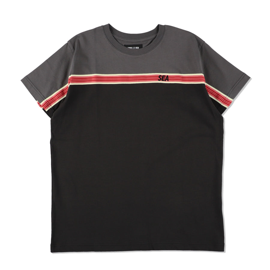 Switched Border S/S Tee / CHARCOAL